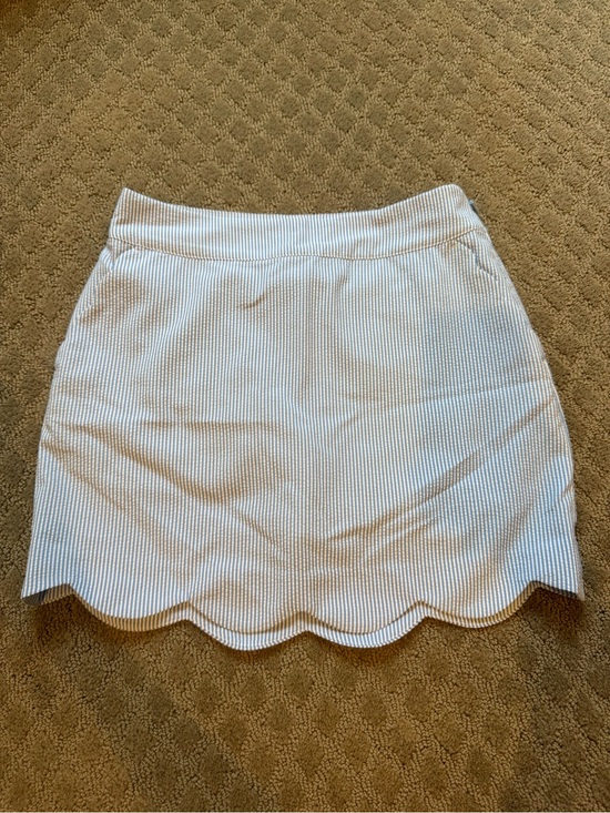 Vineyard Vines Dresses & Skirts - Vineyard Vines White and Light Blue Striped Scalloped Hem Mini Skirt
